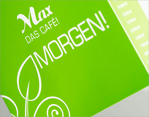 detailaufnahme der frühstückskarte des cafe max